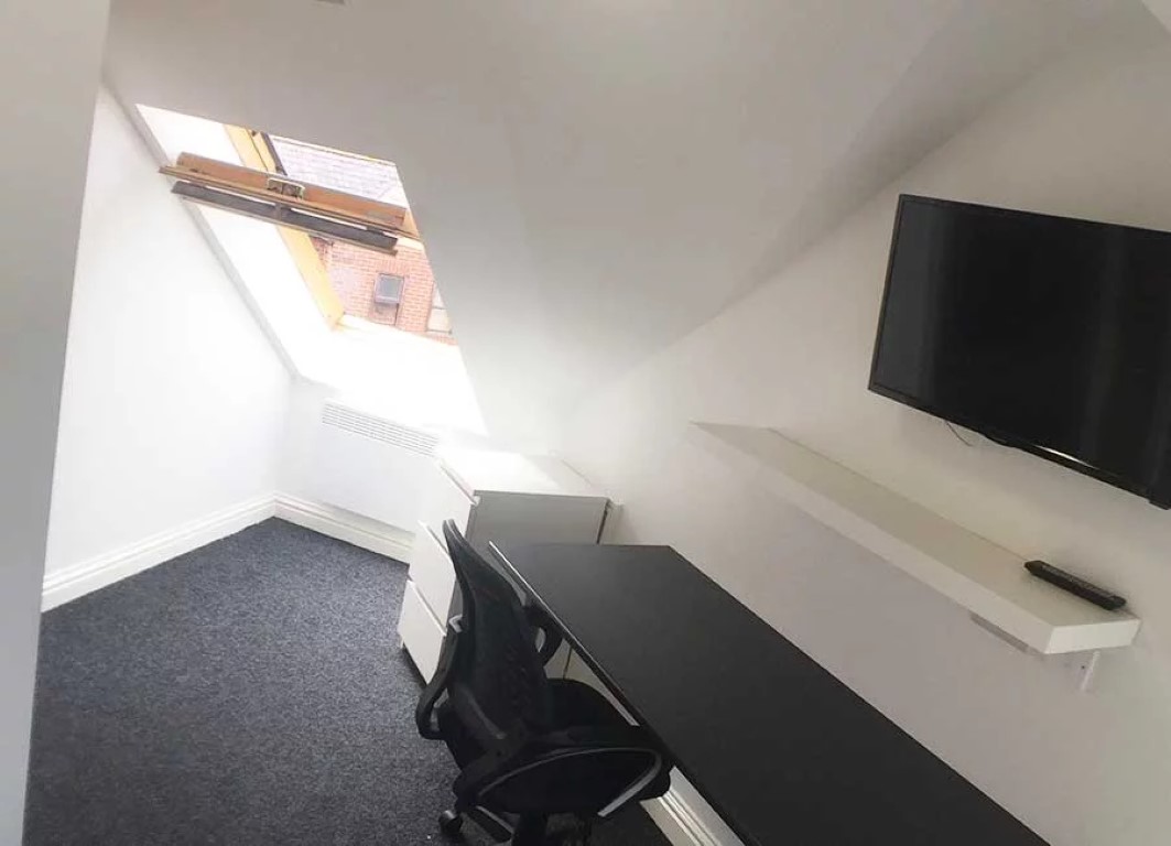  Two Bed Flat  -  Forest Rise  - Gallery -  4