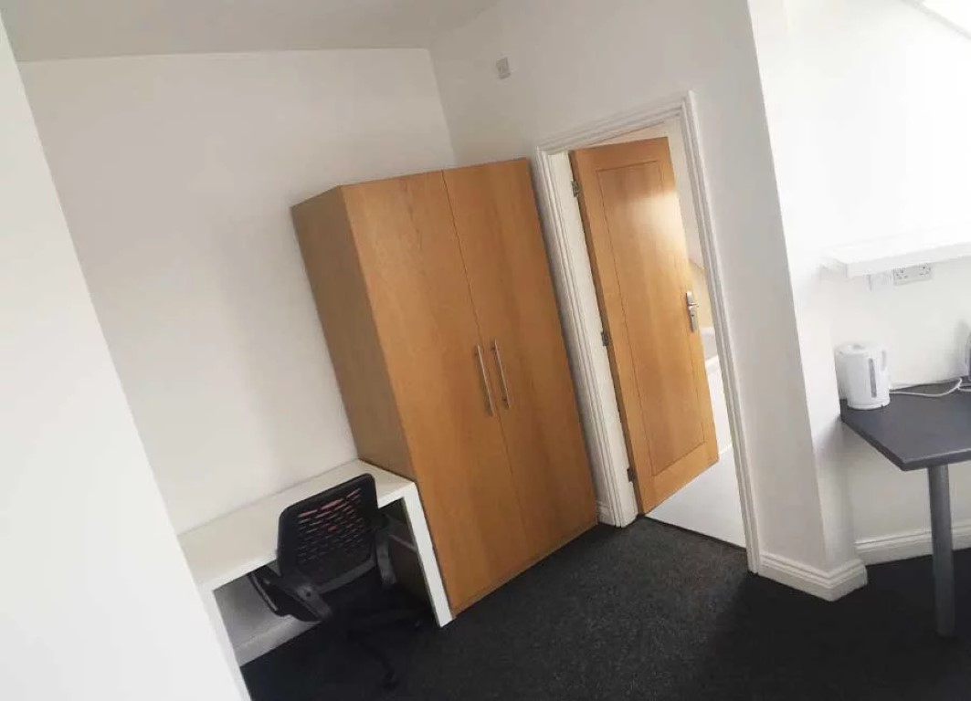  Two Bed Flat  -  Forest Rise  - Gallery -  6