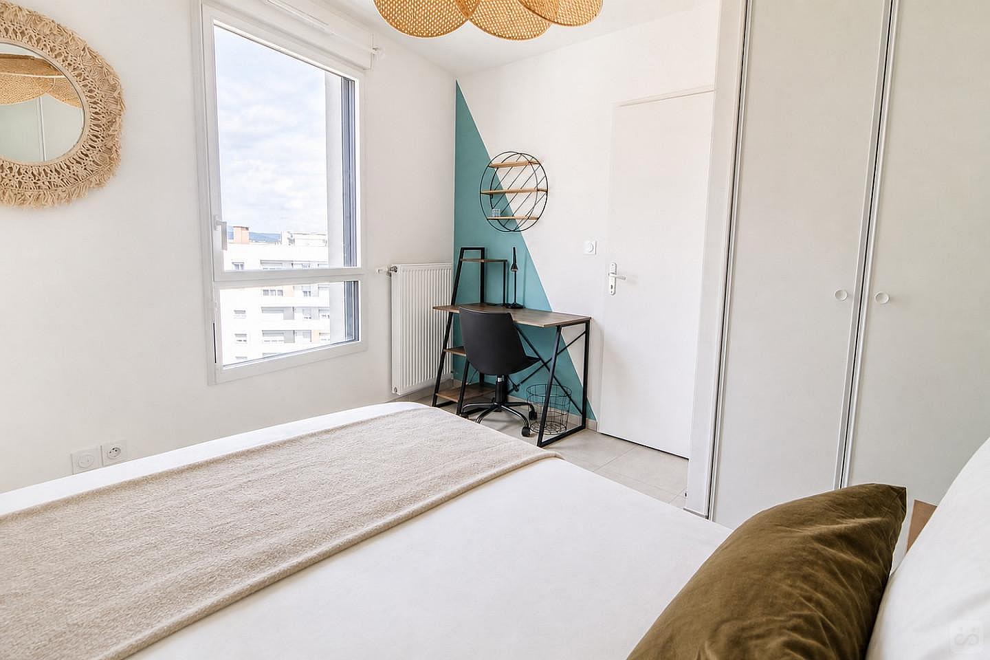 Comfortable Bedroom Of 10 M² To Rent Near Lyon - LYO27 - 2