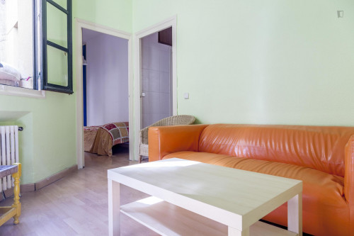 Single bedroom in cosy 9-bedroom in the south of Malasaña - Gallery - 4