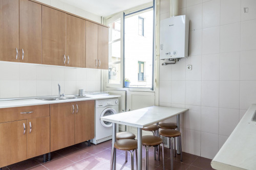 Single bedroom in cosy 9-bedroom in the south of Malasaña - Gallery - 6