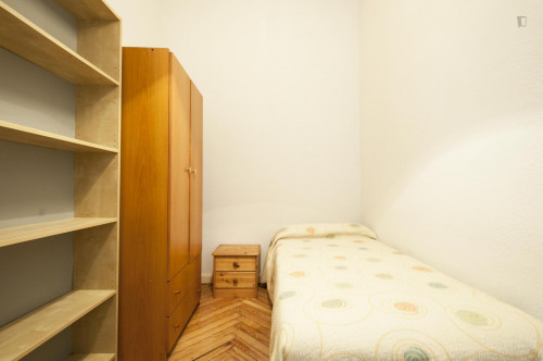 Single bedroom near central Gran Vía