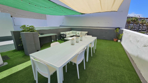 Comfortable Vibrant House w/ Workspaces + Terrace