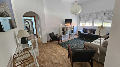 Comfortable Vibrant House w/ Workspaces + Terrace