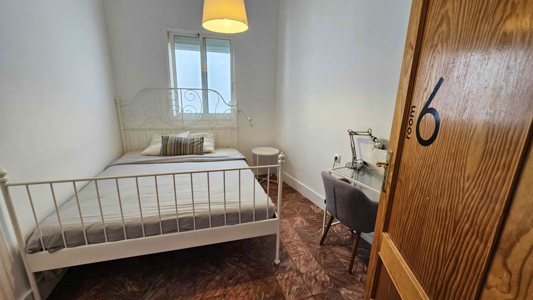 Private Room - Comfortable Vibrant House w/ Workspaces + Terrace Apartment - Gallery - 25