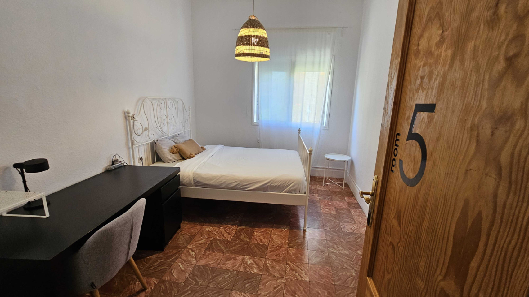 Private Room - Comfortable Vibrant House w/ Workspaces + Terrace Apartment - Gallery - 19