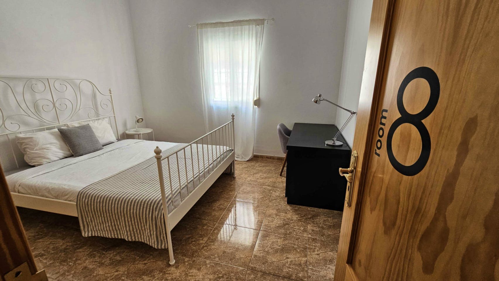 Private Room - Comfortable Vibrant House w/ Workspaces + Terrace Apartment - Gallery - 30
