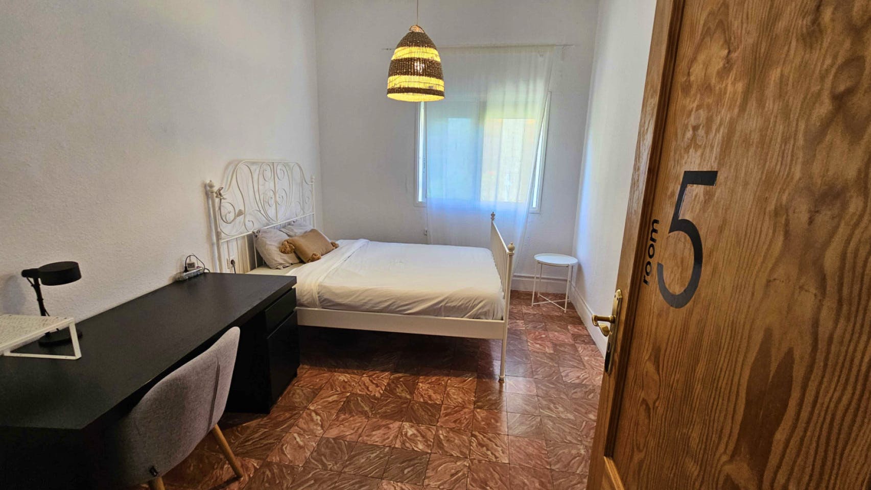 Private Room - Comfortable Vibrant House w/ Workspaces + Terrace Apartment - Gallery - 26