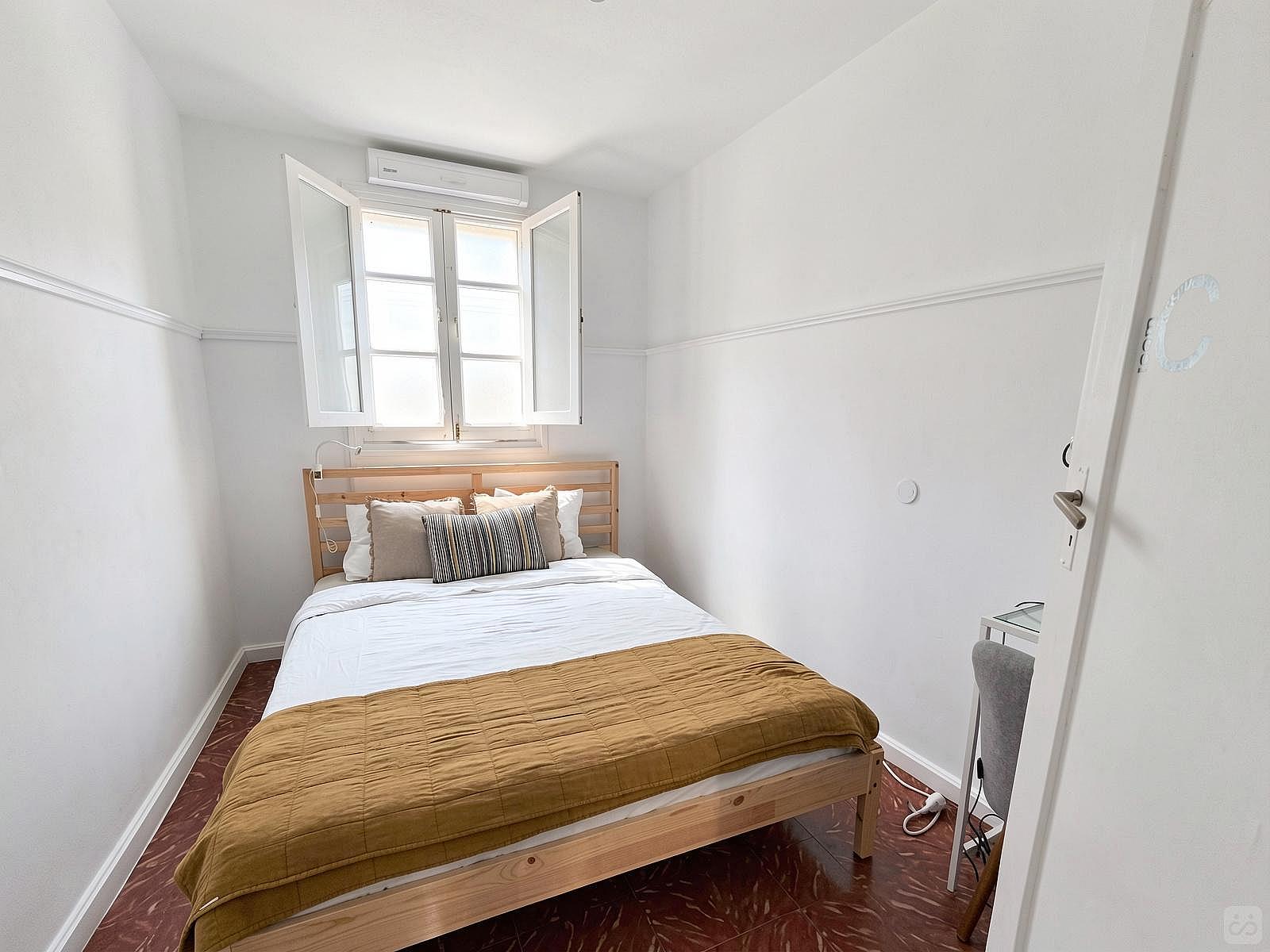  Private Room  -  Comfortable Vibrant House w/ Workspaces + Terrace  - Gallery -  16