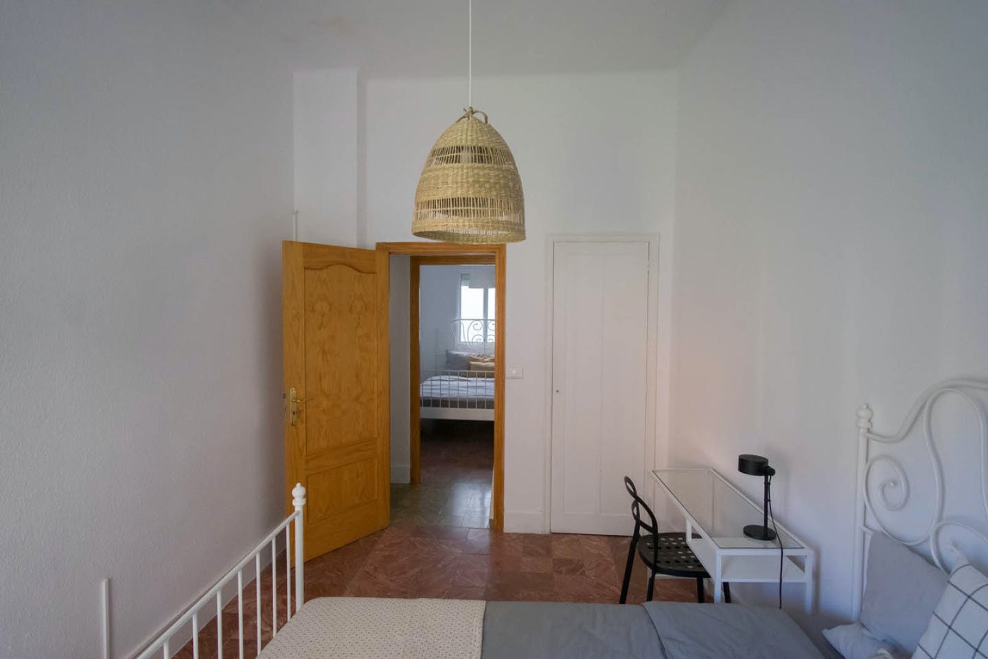 Private Room - Comfortable Vibrant House w/ Workspaces + Terrace Apartment - Gallery - 38