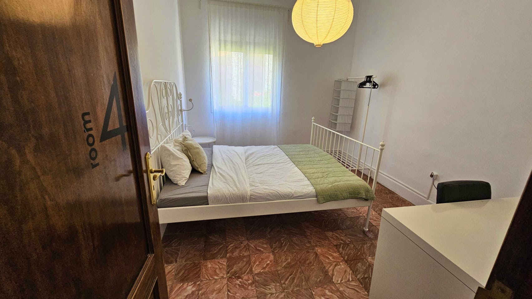 Private Room - Comfortable Vibrant House w/ Workspaces + Terrace Apartment - Gallery - 27