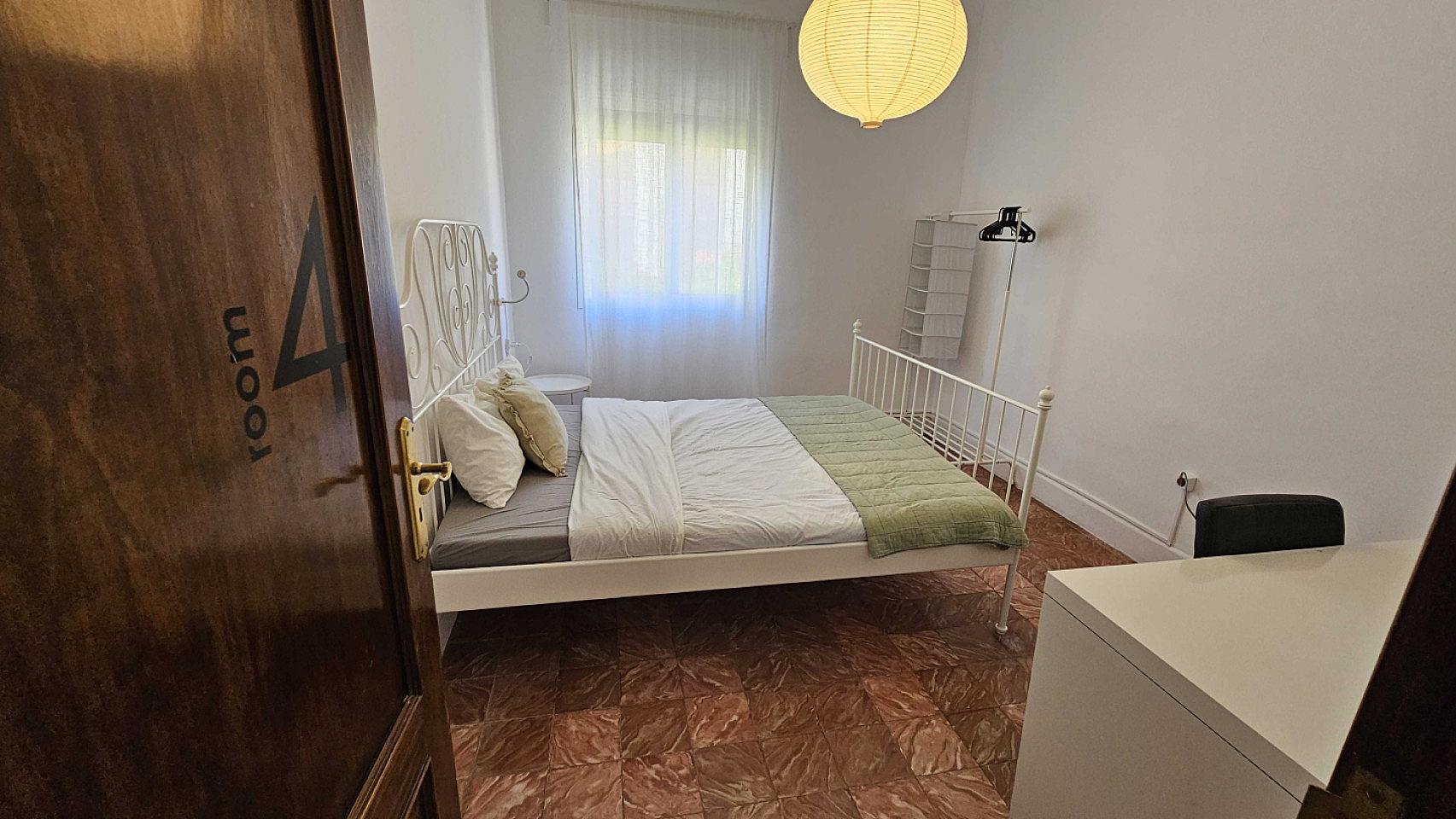 Private Room - Comfortable Vibrant House w/ Workspaces + Terrace Apartment - Gallery - 13