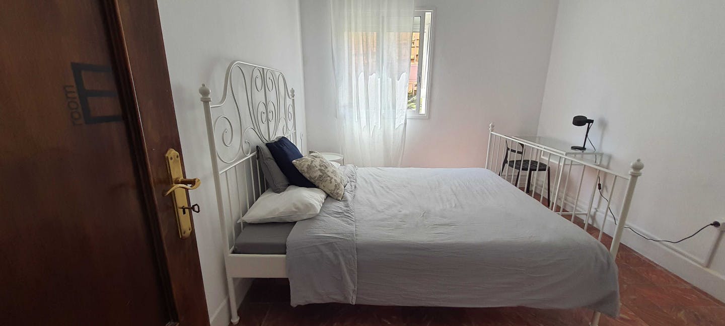 Private Room - Comfortable Vibrant House w/ Workspaces + Terrace Apartment - Gallery - 41