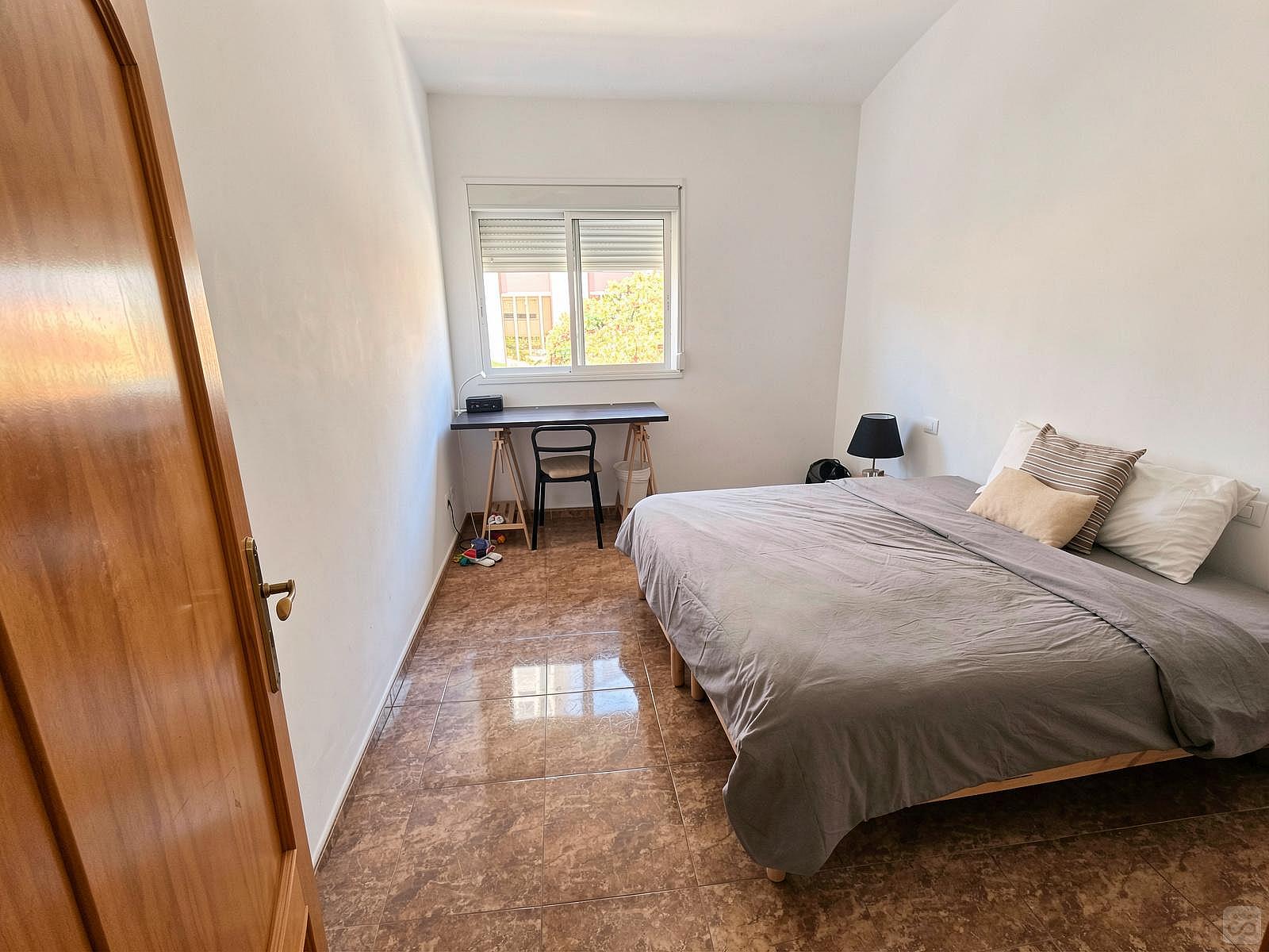 Private Room - Comfortable Vibrant House w/ Workspaces + Terrace - Gallery - 22