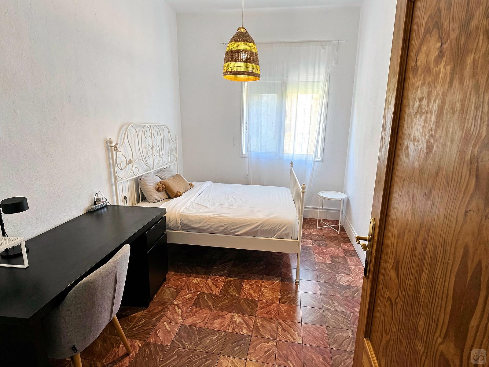  Private Room  -  Comfortable Vibrant House w/ Workspaces + Terrace  - Gallery -  18