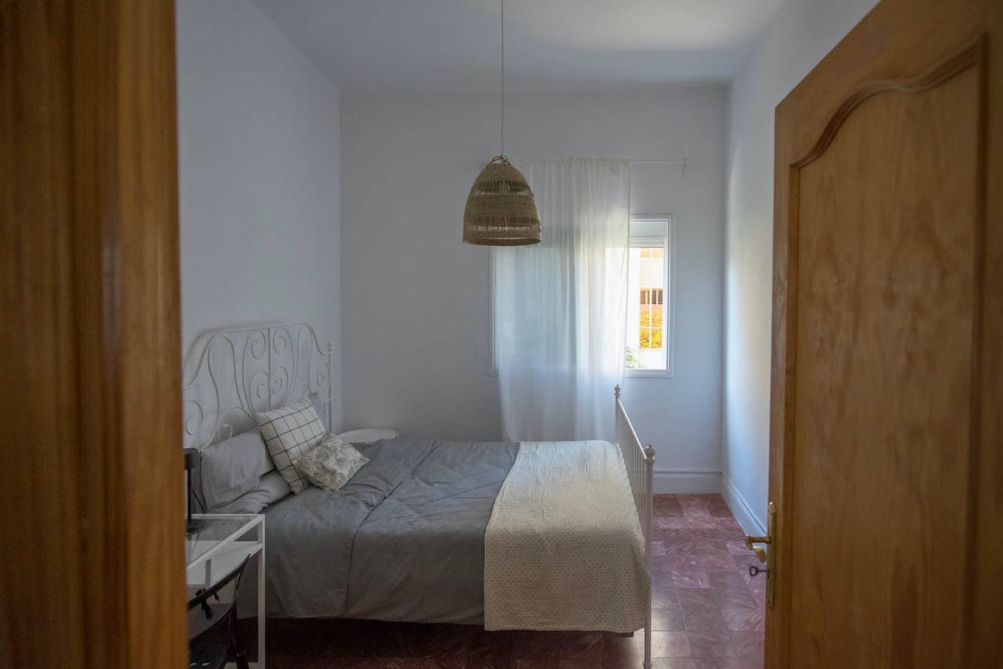 Private Room - Comfortable Vibrant House w/ Workspaces + Terrace Apartment - Gallery - 43