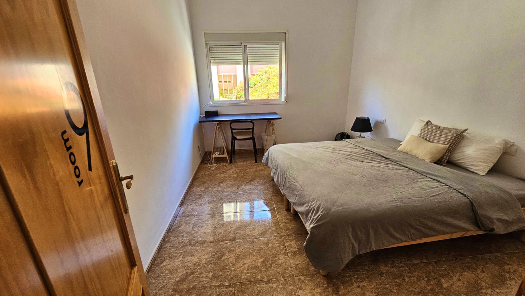 Private Room - Comfortable Vibrant House w/ Workspaces + Terrace Apartment - Gallery - 29