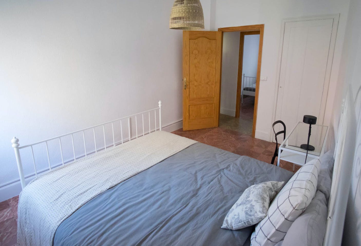 Private Room - Comfortable Vibrant House w/ Workspaces + Terrace Apartment - Gallery - 40