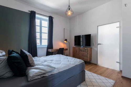 Charming double bedroom near historical landmark Bavaria Statue