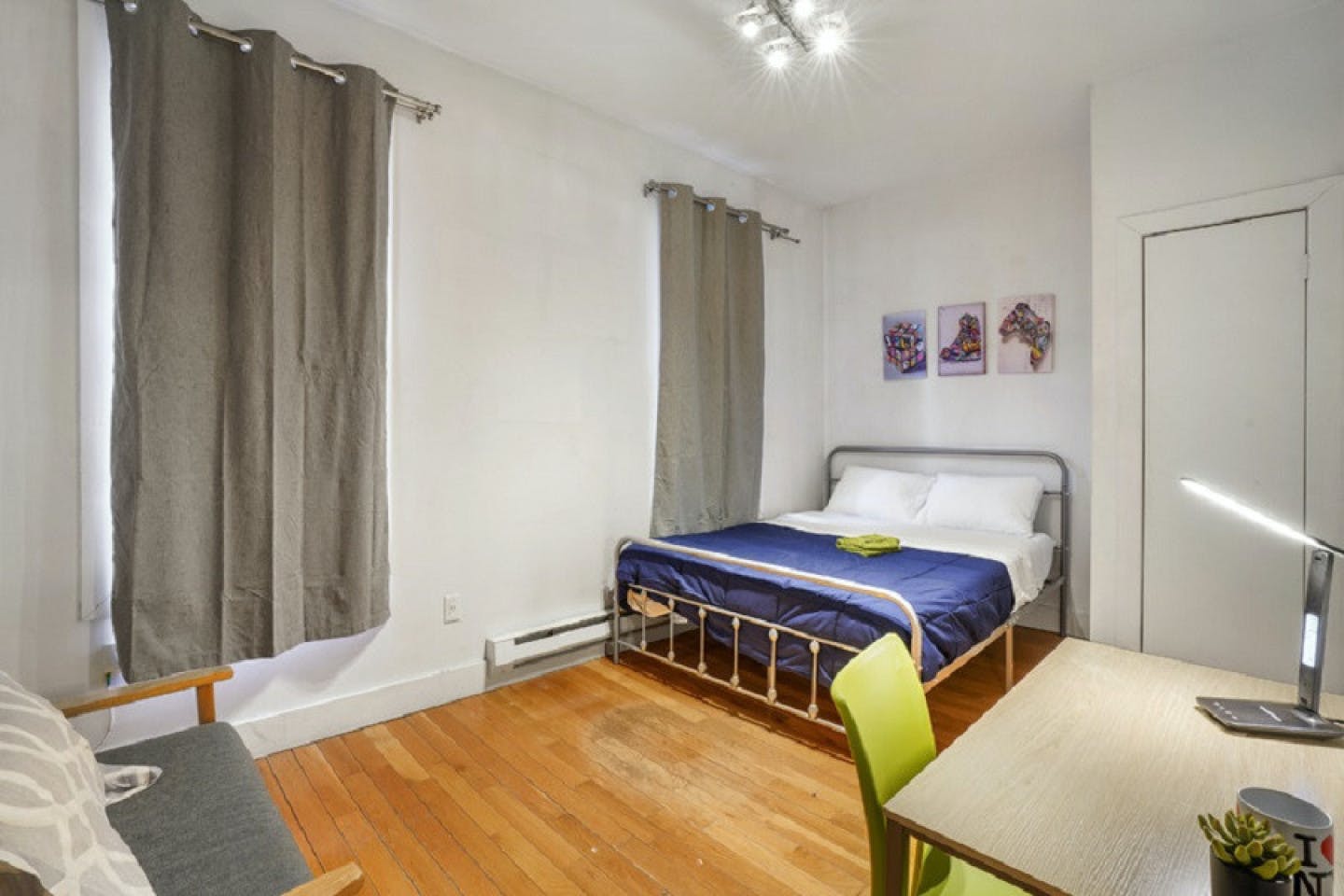 Private (queen Size Bed) - 2