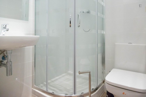 Alluring double bedroom close to Universitat metro station - Gallery - 13