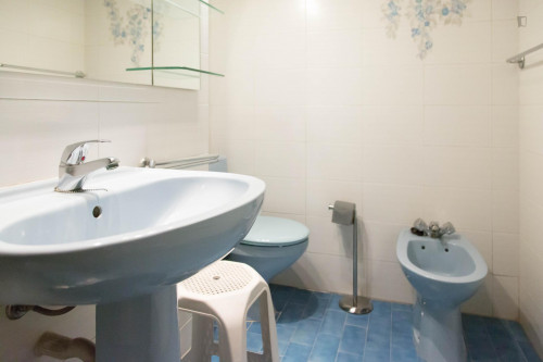 Alluring double bedroom close to Universitat metro station - Gallery - 10