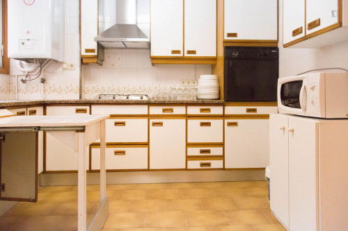 Alluring double bedroom close to Universitat metro station - Gallery - 9