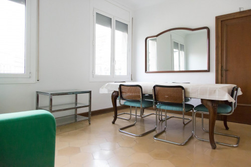 Alluring double bedroom close to Universitat metro station - Gallery - 6