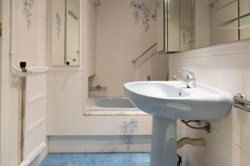 Alluring double bedroom close to Universitat metro station - Gallery - 11