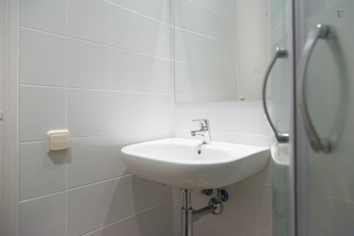 Alluring double bedroom close to Universitat metro station - Gallery - 12