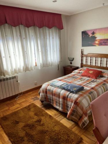 Sunny and warm room in the heart of Oviedo