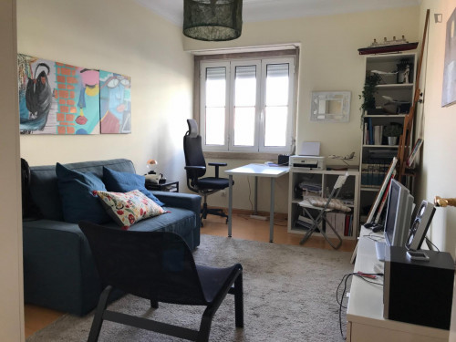 Cosy single bedroom with a private bathroom in a 4-bedroom flat