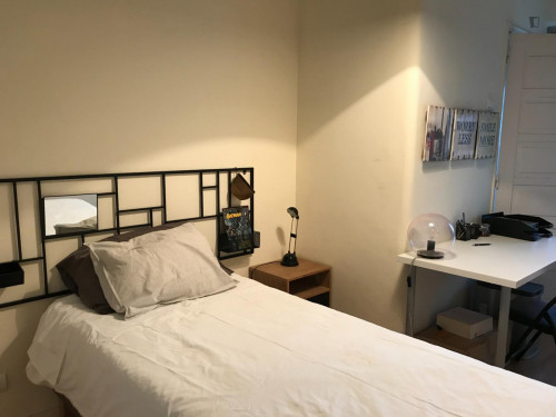 Cosy single bedroom with a private bathroom in a 4-bedroom flat