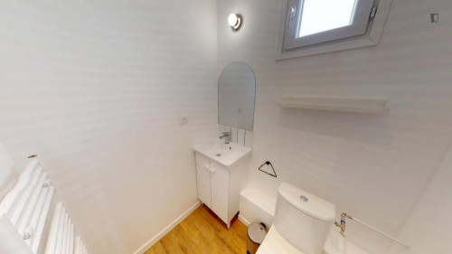 Charming double ensuite bedroom not far from Issy train station