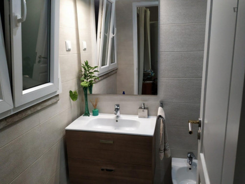 Comfy ensuite bedroom with private bathroom, close to Alameda metro station