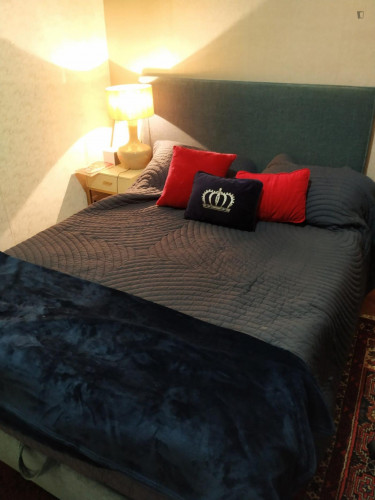 Comfy ensuite bedroom with private bathroom, close to Alameda metro station