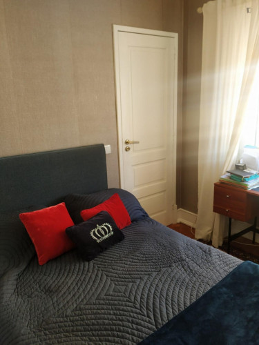 Comfy ensuite bedroom with private bathroom, close to Alameda metro station
