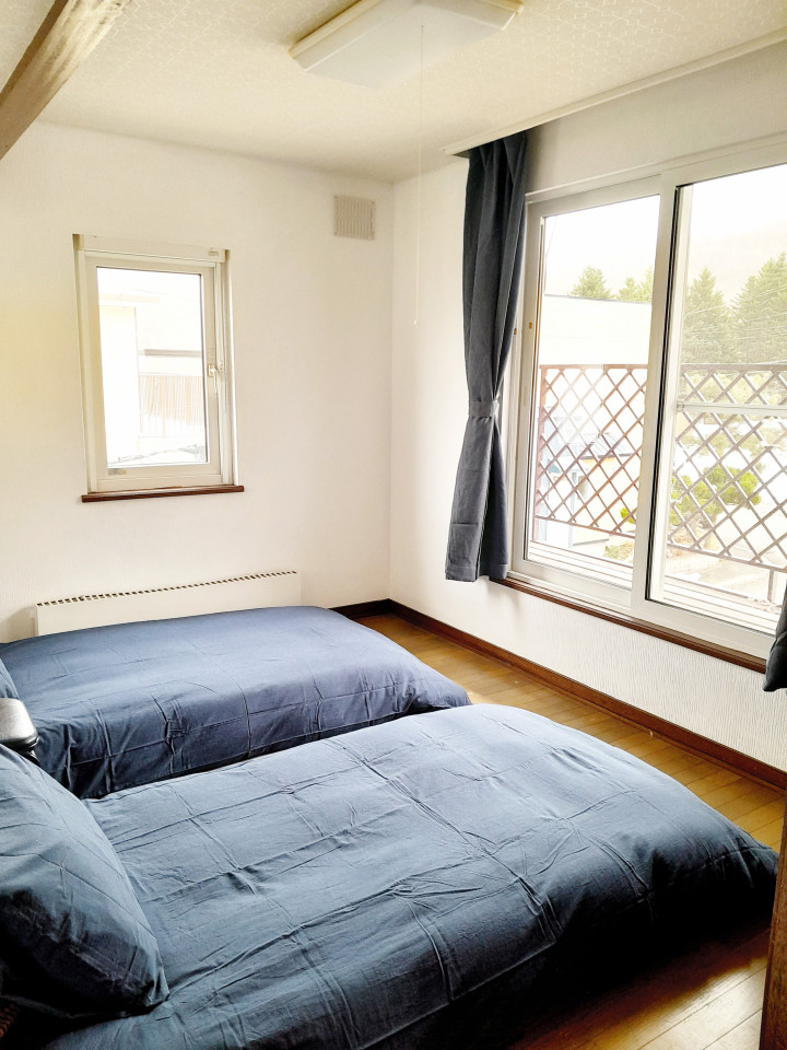  Mountain View Room  -  Stunning Traditional Coliving in Sapporo with Panoramic Views & Nature Access  - Gallery -  3