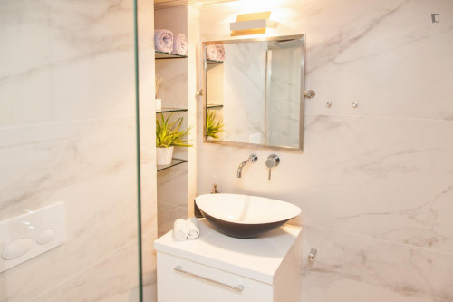 Bright 1st floor 1-bedroom flat in the heart of Glyfada with balconies all aroun