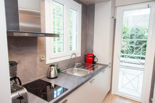 Aurora: Bright 1st floor 1-bedroom flat in Glyfada with balconies all around - Gallery - 43