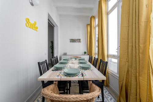 Snug single bedroom near the Rocafort metro