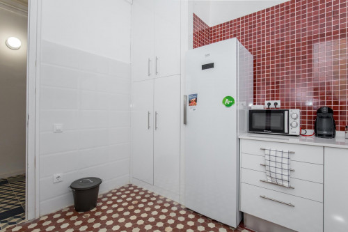 Snug single bedroom near the Rocafort metro - Gallery - 7