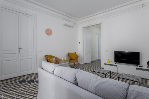 Snug single bedroom near the Rocafort metro - Gallery - 12