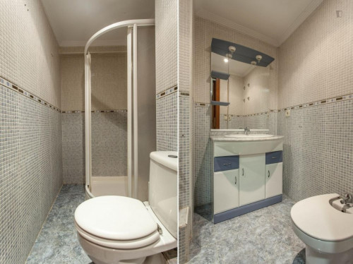 Welcoming double bedroom in a student flat, in Camins al Grau - Gallery - 11