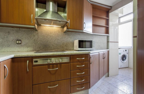 Welcoming double bedroom in a student flat, in Camins al Grau - Gallery - 7