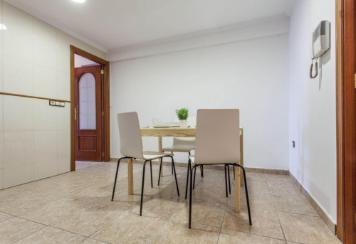 Welcoming double bedroom in a student flat, in Camins al Grau - Gallery - 10