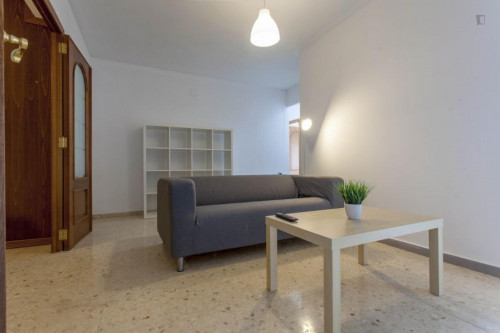 Welcoming double bedroom in a student flat, in Camins al Grau - Gallery - 3
