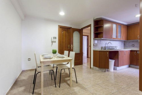 Welcoming double bedroom in a student flat, in Camins al Grau - Gallery - 8