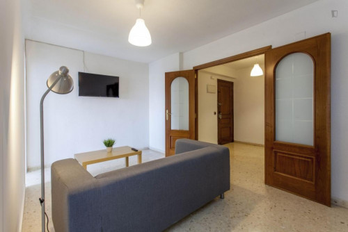 Welcoming double bedroom in a student flat, in Camins al Grau - Gallery - 5