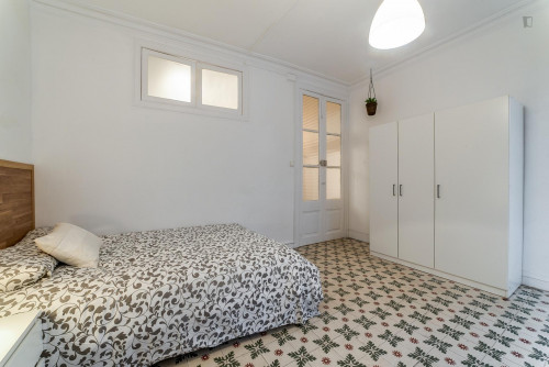 Bright double bedroom in L'Example - Gallery - 22